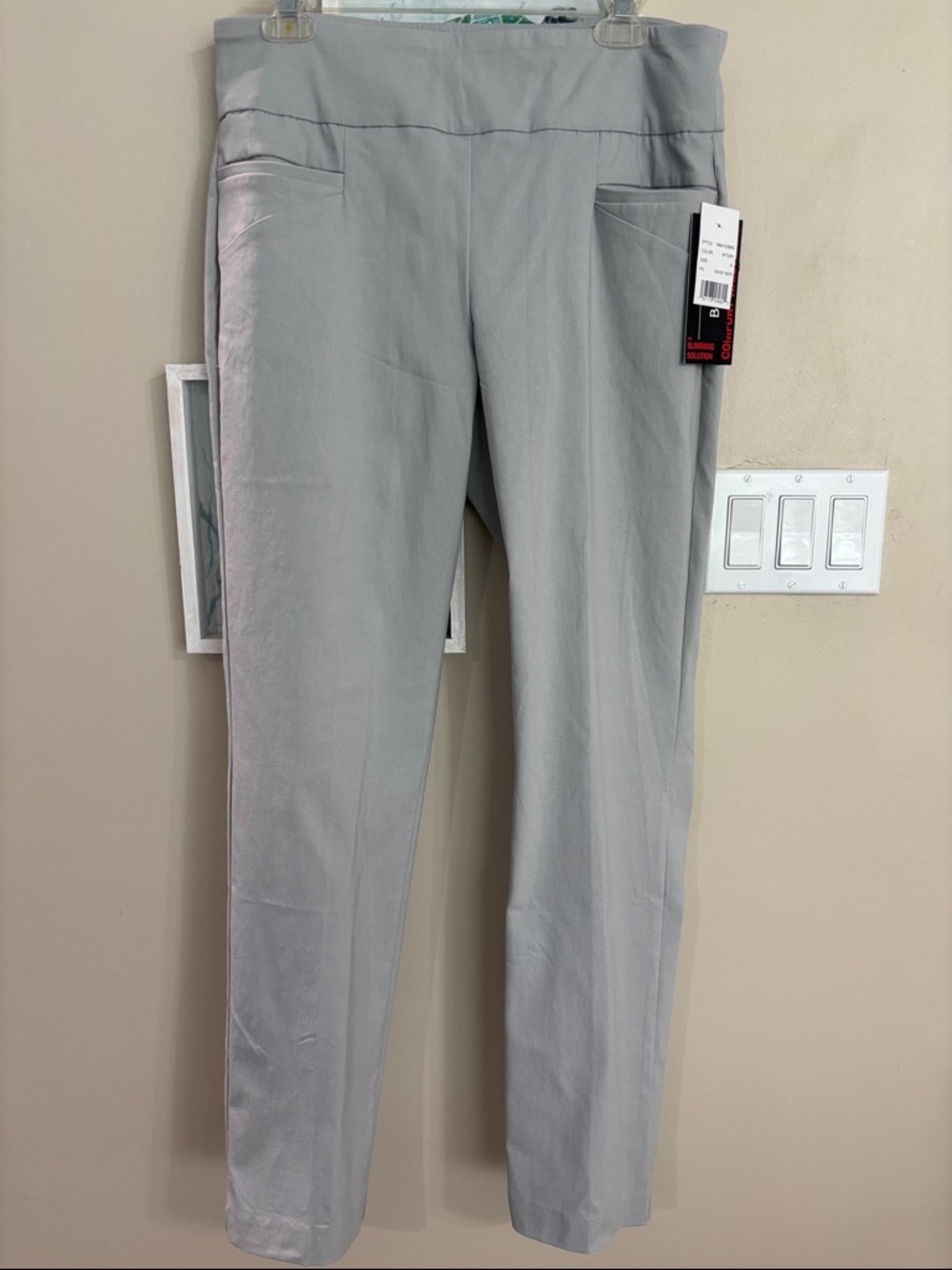 Briggs NWT women’s Light Gray Slim Fit Pants